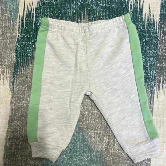 Mini Bean green and gray dinosaur set baby boy sweats fall winter (Size 3/6 M) - Picture 7 of 8